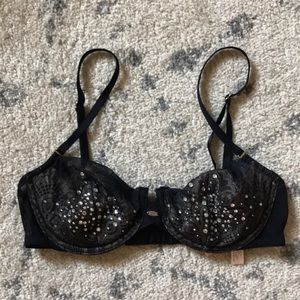 Victoria’s Secret black lace bra 34B
